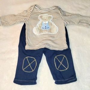 **FINAL CLEARANCE** Baby Guess Set, Size 6-9 months